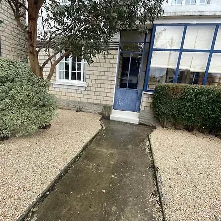 Ajania, Appt Avec Parking Et Petit Jardin Prive Appartement