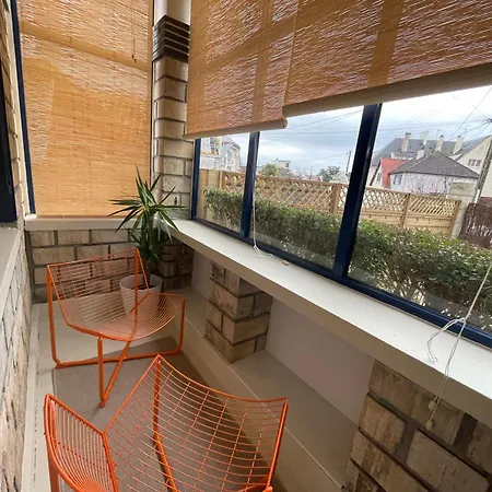 Ajania, Appt Avec Parking Et Petit Jardin Privé Caen