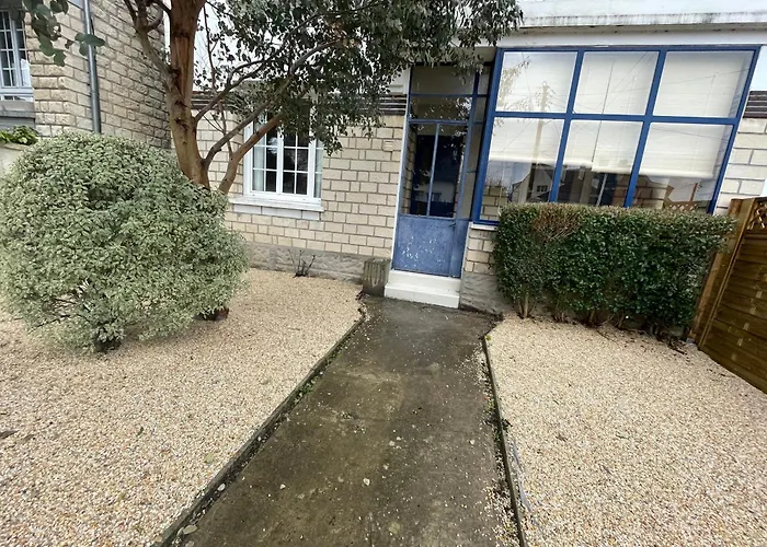 Ajania, Appt Avec Parking Et Petit Jardin Prive Apartment