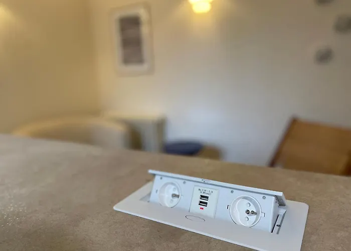 Appartement Ajania, Appt Avec Parking Et Petit Jardin Prive Caen